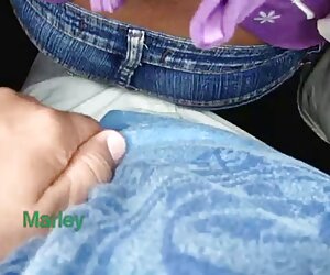 Âm là một con chó, được đặt trong một ly với một phim xec xx rung