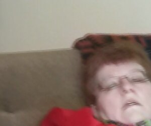 Một cô gái shit hai người đàn ông, da Đen, có một nắm tay trong một mông của ông ấy phim xec nhật ký vàng anh