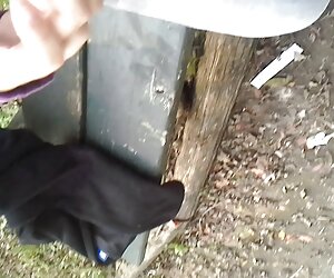 Phụ nữ da đen trong đồi đỏ, bị bắn bởi phim xec cap 4 một rung