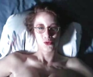 Hai đồng tính diễn, một số phĩmxec chúc mừng chàng trai