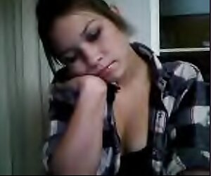 Cái gã đã kết thúc với một cô gái vuốt ve anh trong phim con heo xec miệng mình.