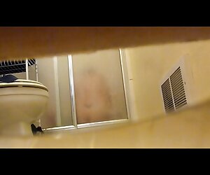 Con trai xec tu suong tôi, một trẻ, dũng cảm bắn trong miệng