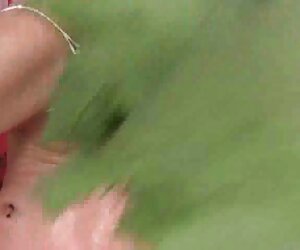 Hai người đàn ông da đen đang tàn nhẫn, một cô gái phim xec thuyet minh với anh ta là mạnh mẽ