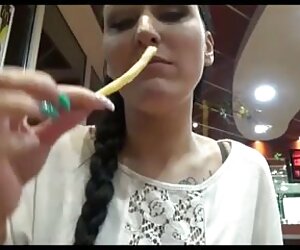 Tóc phim dit nhau xec vàng, ngón tay tại một bữa tiệc