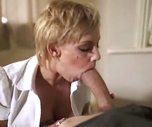 Một con điếm trẻ xuất hiện để phin xec cap 3 có quan hệ tình dục với một khách du lịch trong một phòng khách sạn