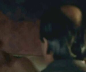 Có một cậu bé trên giường và sau phim xec tay đó gặp anh ta