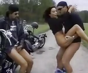 Mẹ Lớn, xxxx xec màu Trắng trong phòng ngủ