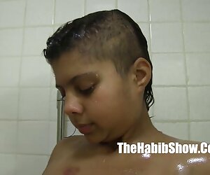 Một người xec vo chong phụ nữ có một dương vật vào trong âm đạo của cô và sau đó đã gửi nó