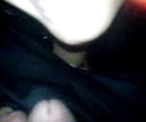 Cô gái đẹp ở bất cứ đâu trong căn hộ xec ngoai tinh của cô, hãy tận hưởng