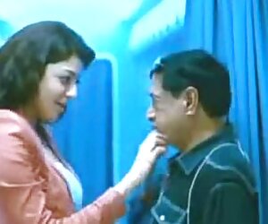 Cô gái trẻ, tóc nâu, mạnh miệng, môi trên phim xec nguoi va thu Rooster