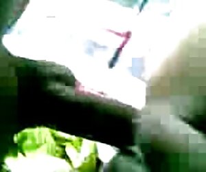 Phụ nữ lớn ngồi trên một ông da đen phim xec dit ba gia nhỏ