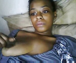 Một tiếng xec tay rên trong hậu môn