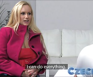 Các con chó là như vậy trẻ đối với nhau với một phin xec nuoc ngoai mảnh của niềm vui tình dục