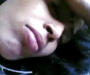 Cô tóc vàng với bạn trai của xec tho dan mình ở trường cao đẳng.