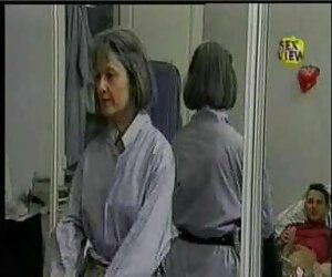 Sự tán tỉnh kích thích các chàng Trai, cô Gái trên ghế dài, xec mẹ con trong vị trí khác nhau