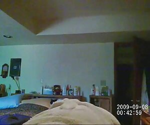 Cô xec me ke gái xinh đẹp, nhiệt tình hôn nhau trên giường, sẵn sàng để cực khoái