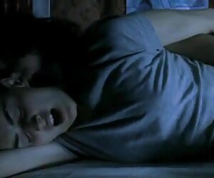 Hai cô gái massage phim xec me vo con re một người đàn ông với một đứa trẻ