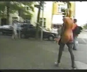 Cô gái mô hình khiêu dâm sinh ra để đi xec thu đái ra khỏi ngực