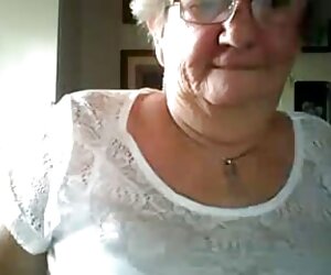 Santa thực hiện một món quà năm vi deo xec han quoc mới cho một cô gái trẻ