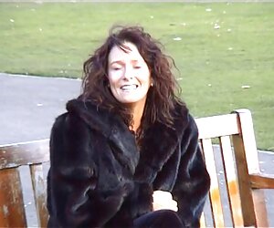 Một cô gái tóc vàng, cao, một người, một hình phim xecvn xăm, chờ đợi một tình