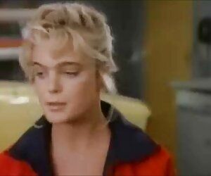 Hai cô gái tóc vàng trên giường, và sau đó cho phép cô ngón phim xec tong hop tay để đột quỵ âm đạo