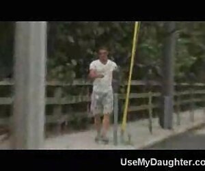 Một vận động viên trẻ trực tiếp phim xec trau phi đồng ý với các huấn luyện viên trong mô phỏng