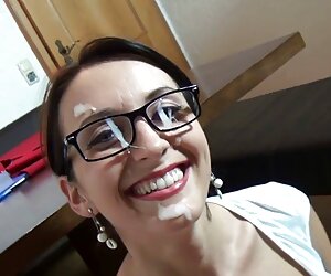 Dữ dội là một phụ chó cái trong miệng với một dương vật phin xec hay